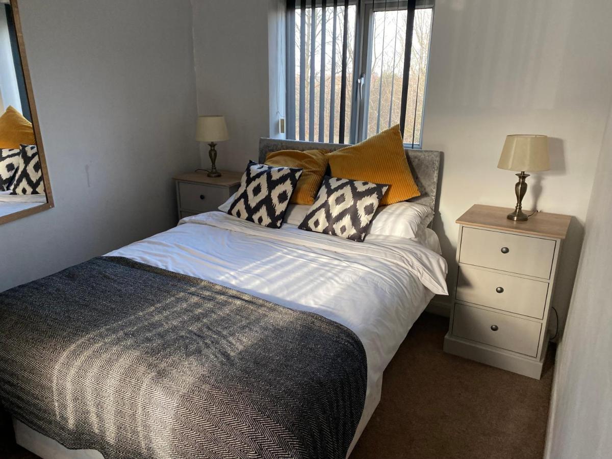 Cozy 4 Bedroom House In Smethwick With 4 Bathrooms Perfect For Contractors And Families Birmingham Esterno foto