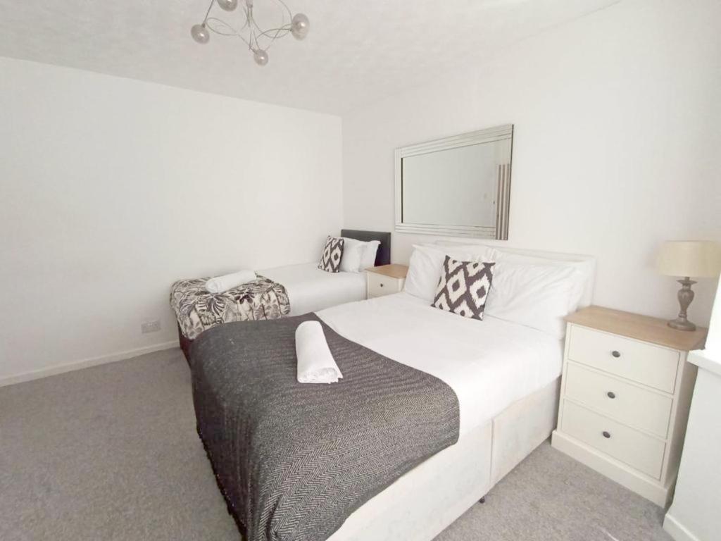 Cozy 4 Bedroom House In Smethwick With 4 Bathrooms Perfect For Contractors And Families Birmingham Esterno foto