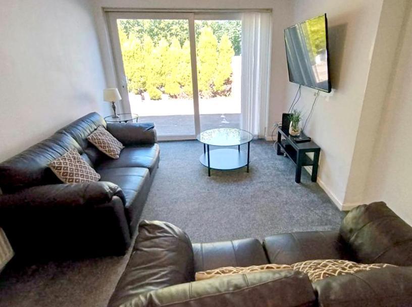 Cozy 4 Bedroom House In Smethwick With 4 Bathrooms Perfect For Contractors And Families Birmingham Esterno foto