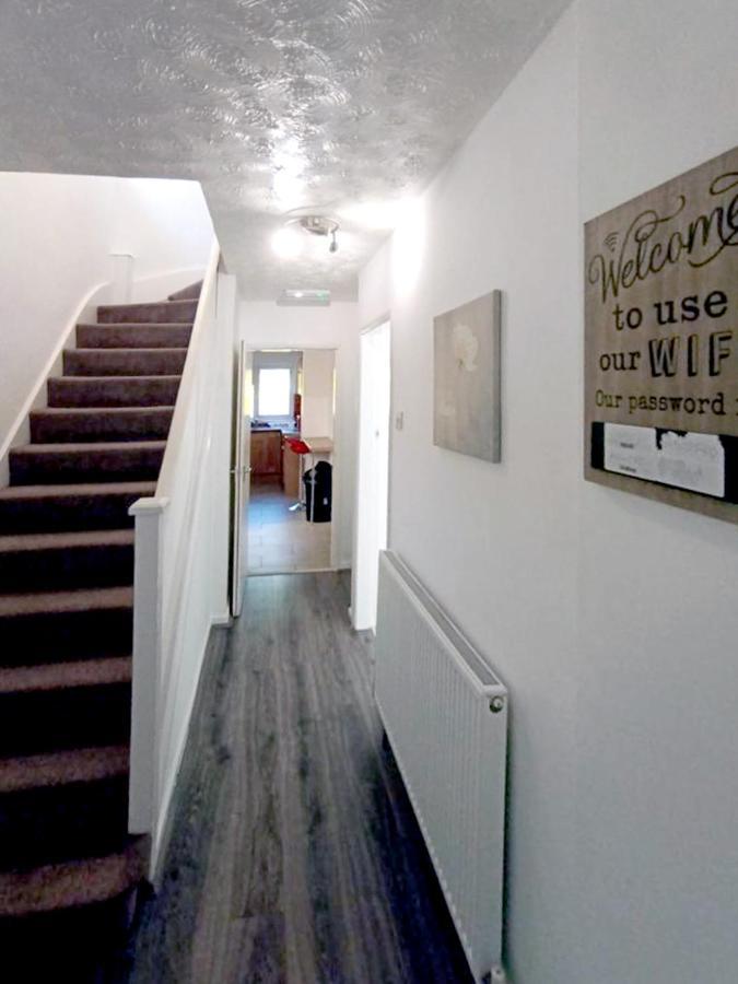 Cozy 4 Bedroom House In Smethwick With 4 Bathrooms Perfect For Contractors And Families Birmingham Esterno foto