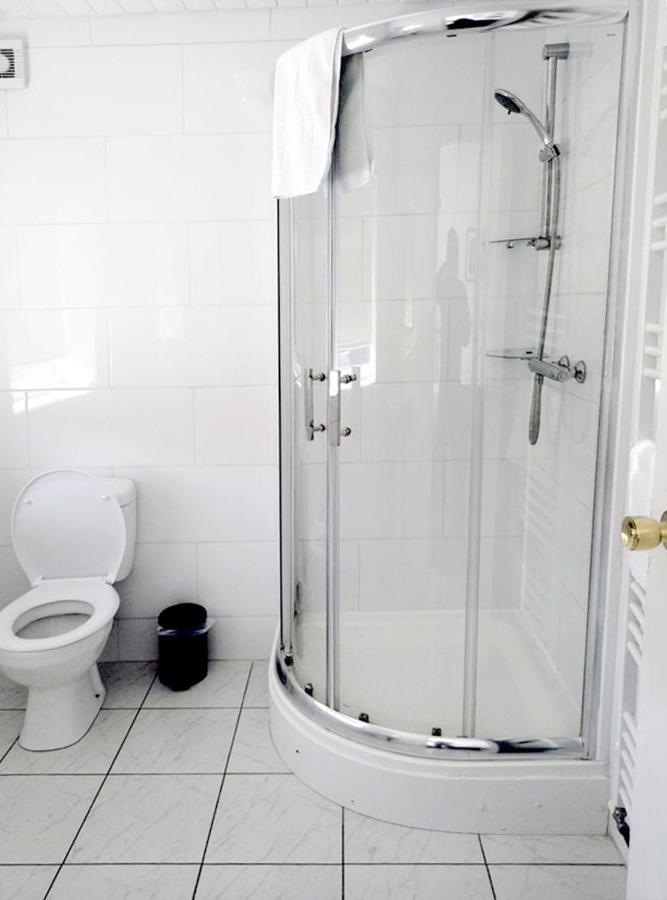 Cozy 4 Bedroom House In Smethwick With 4 Bathrooms Perfect For Contractors And Families Birmingham Esterno foto