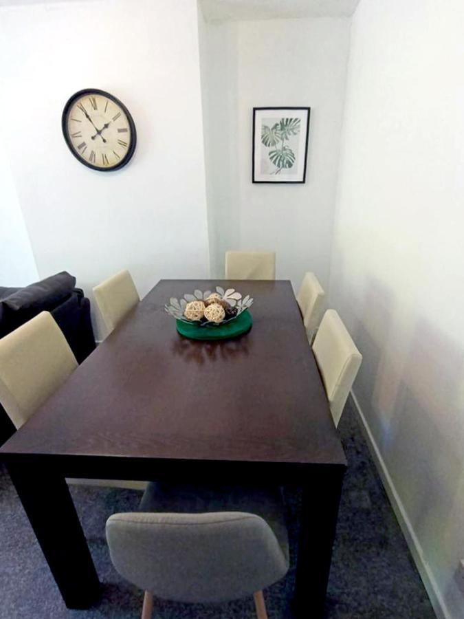 Cozy 4 Bedroom House In Smethwick With 4 Bathrooms Perfect For Contractors And Families Birmingham Esterno foto