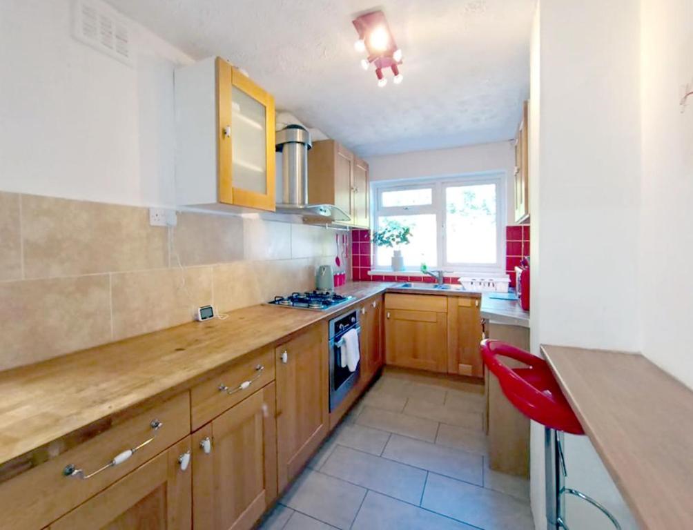 Cozy 4 Bedroom House In Smethwick With 4 Bathrooms Perfect For Contractors And Families Birmingham Esterno foto
