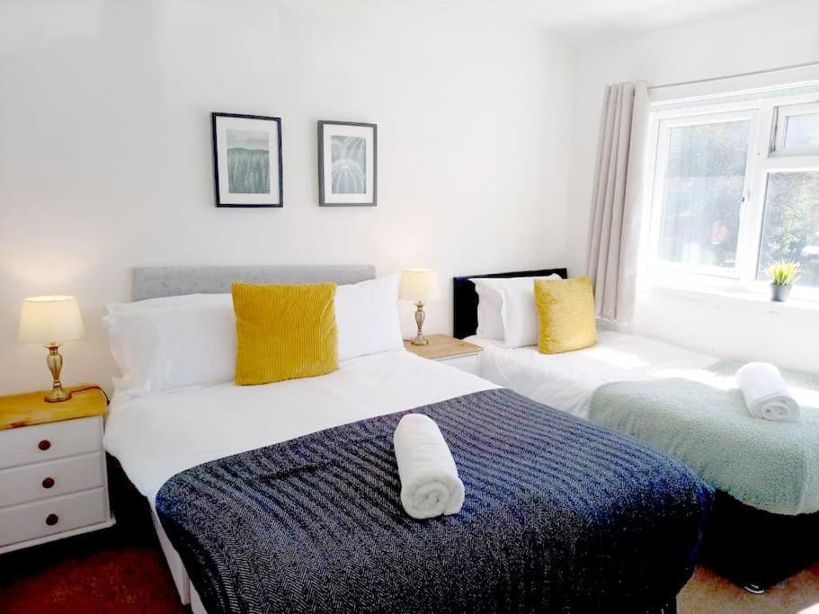 Cozy 4 Bedroom House In Smethwick With 4 Bathrooms Perfect For Contractors And Families Birmingham Esterno foto